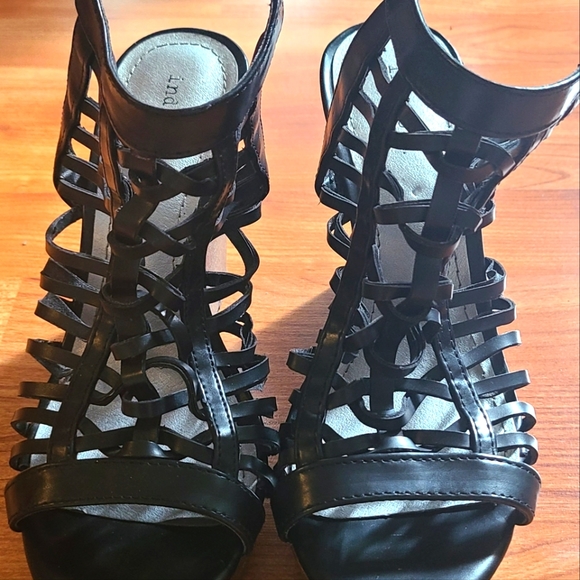 Indigo Rd. Black Strappy Wedge Sandals - Picture 2 of 5